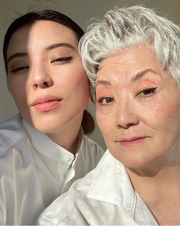 Mother daughter with winged eyeliner, makeup, natural lips